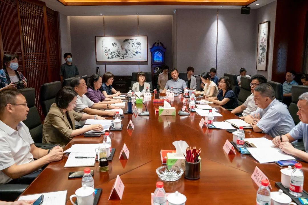 寧波市副市長李關定一行到寧興控股現(xiàn)場調(diào)研辦公