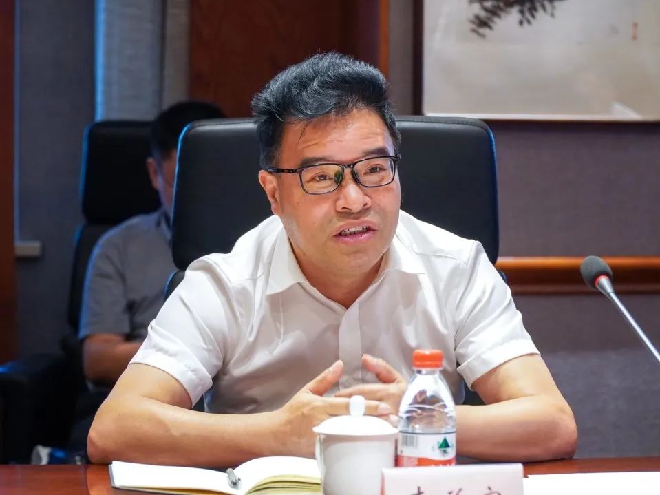 寧波市副市長李關定一行到寧興控股現(xiàn)場調(diào)研辦公